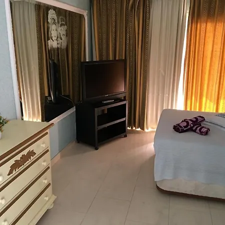 Lejlighedshotel Parque Carolina 4*